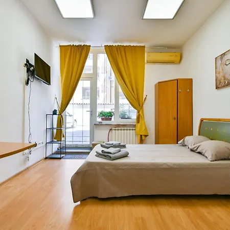 Cozy In Apartment *