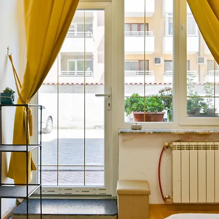 Lägenhet Cozy In Sofia